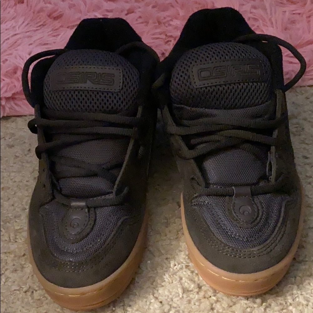 Men’s size 6.5/Women’s size 8  Osirs Skate shoes